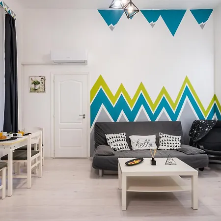 Triangle - Free Parking!