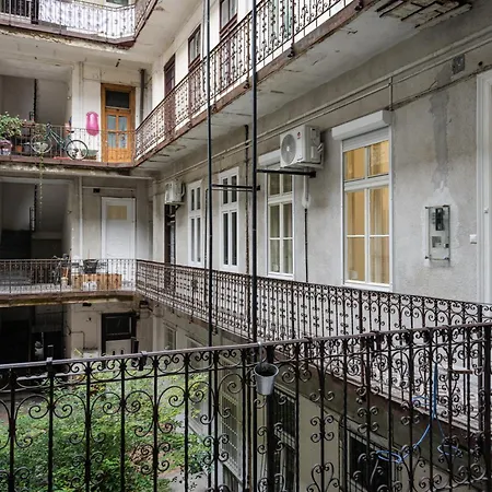 Triangle - Free Parking! * Budapeşte