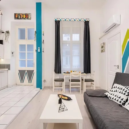 Triangle - Free Parking! *