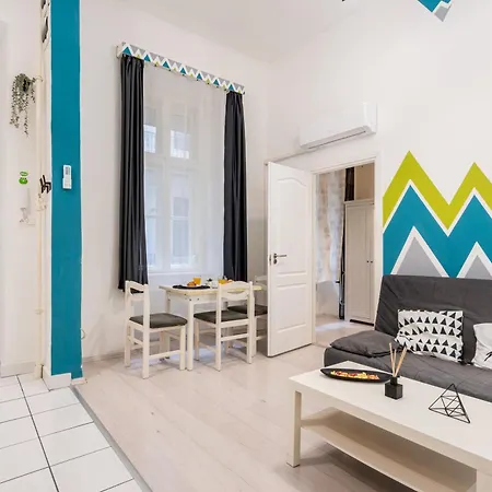 Apartment Triangle - Free Parking! Budapest