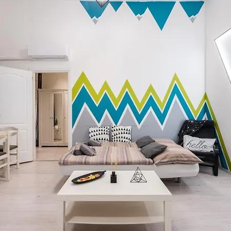 Triangle - Free Parking! Apartment