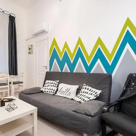 Triangle - Free Parking! *