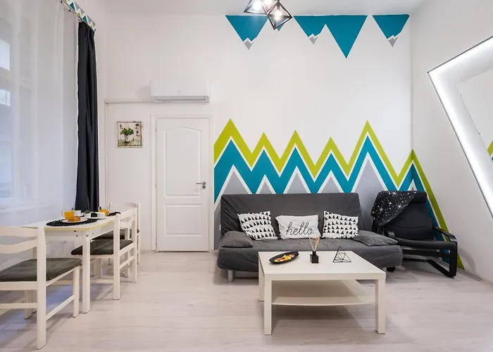 Triangle - Free Parking!