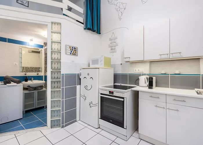 Triangle - Free Parking!