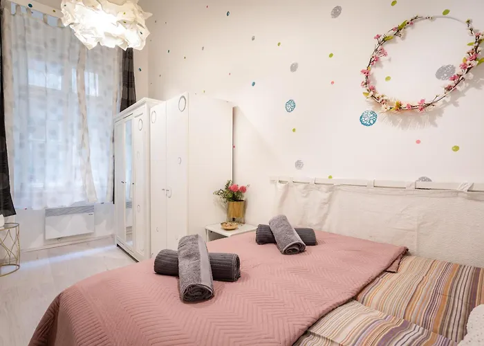 Triangle - Free Parking! Budapeste