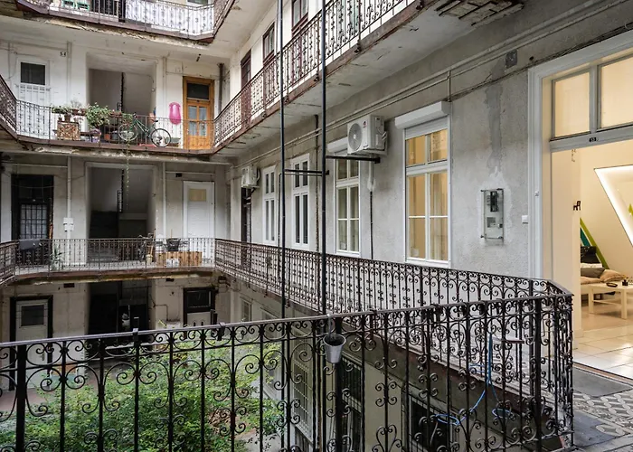 Triangle - Free Parking! * Budapeste