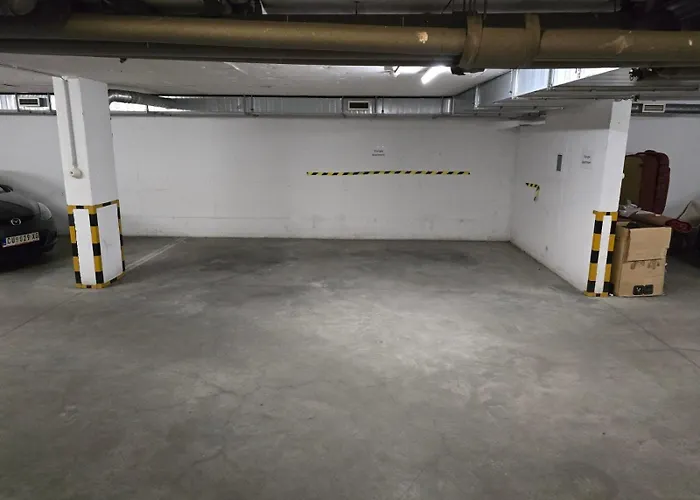 Triangle - Free Parking! *