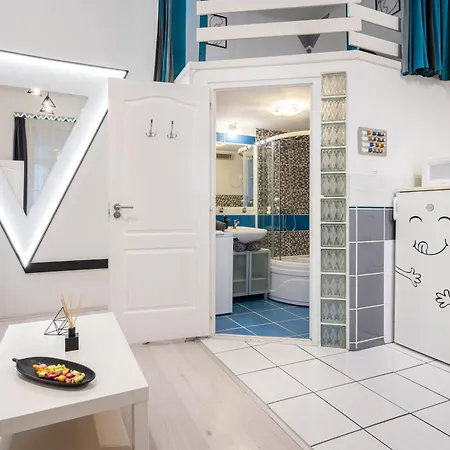 Triangle - Free Parking! Budapeszt