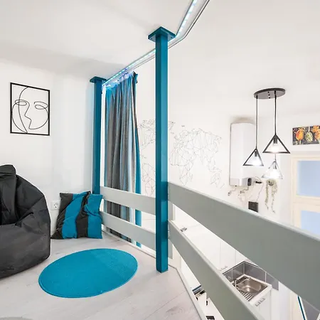 Triangle - Free Parking! * ブダペスト