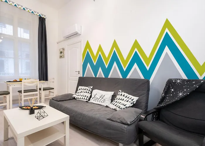 Triangle - Free Parking! *